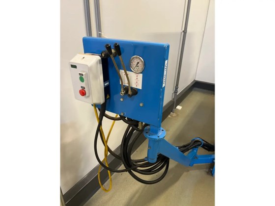 Premier FS1600 Pallet Inverter Pic 003
